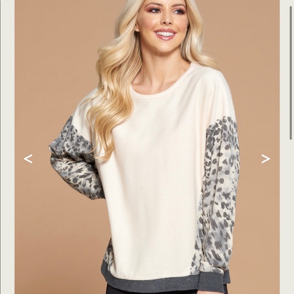NWT!Textured Color Block Leopard Sweatshirt”Medium - Picture 2 of 5